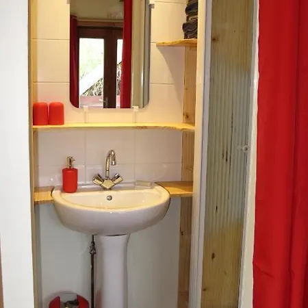 Le Creux Chene فندق